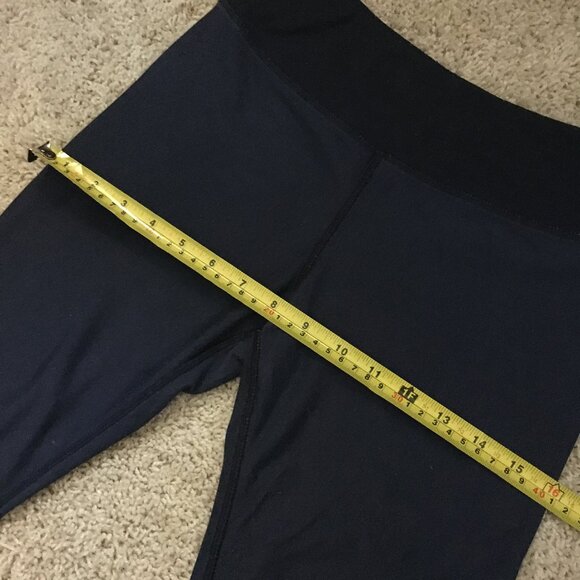 White-Capped Waves Cropped Yoga Pants - Picture 7 of 11